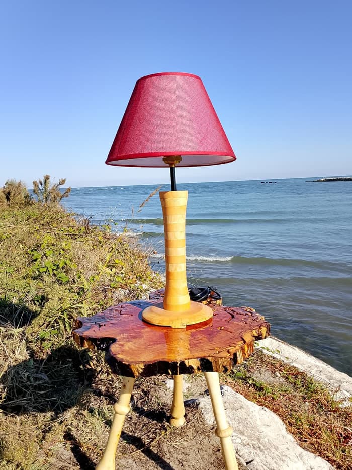 Handgefertigtes Unikat "Ferrara": Design-Leuchte aus Treibholz-Mix