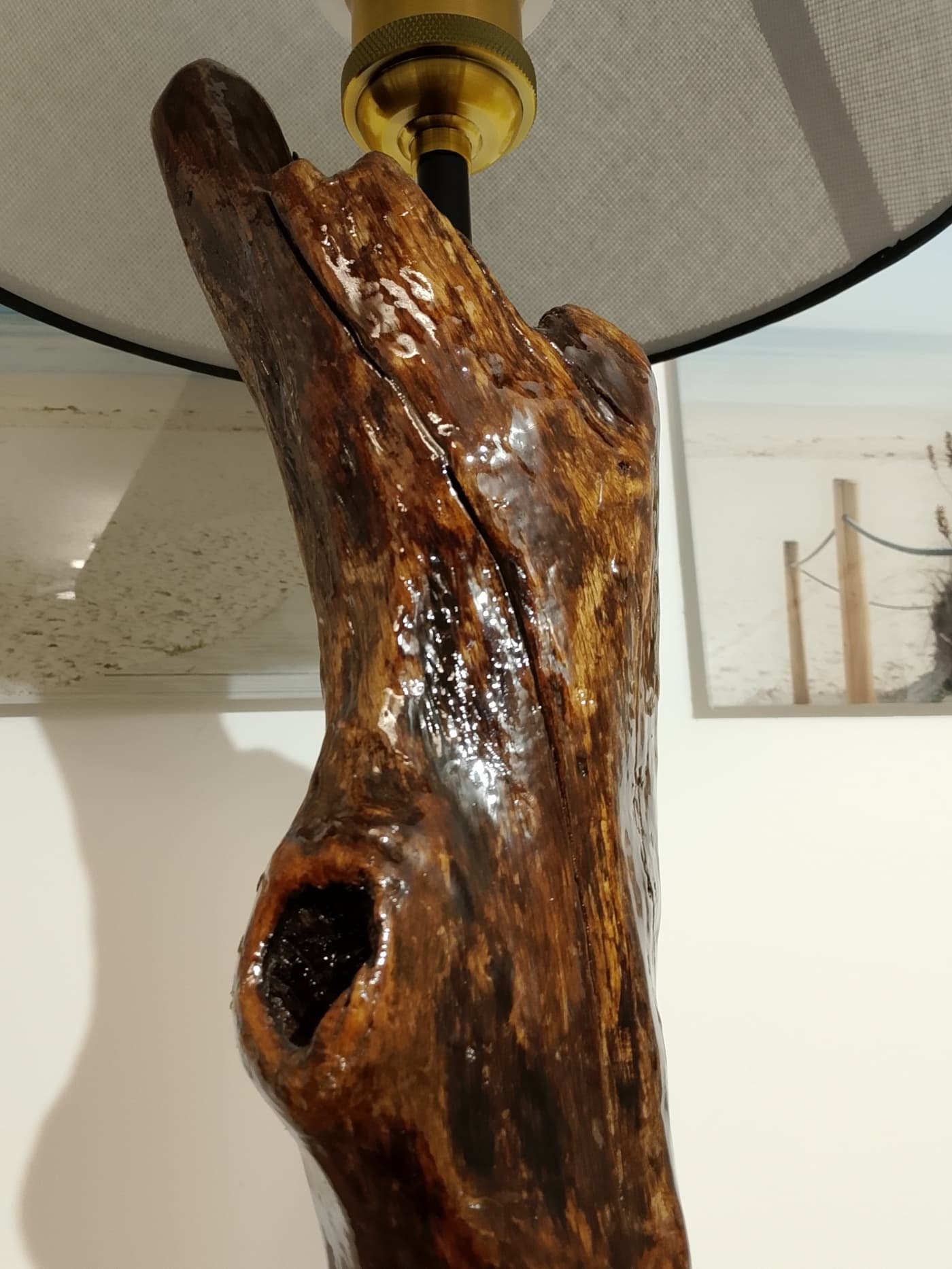 Handgefertigtes Unikat „Lazise“: Skulpturale Treibholz-Leuchte in Hochglanz-Optik – Detail 3